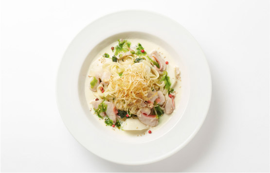 米粉のタリアテッレ豆乳スープ仕立て金目鯛と東京野菜のメリメロ