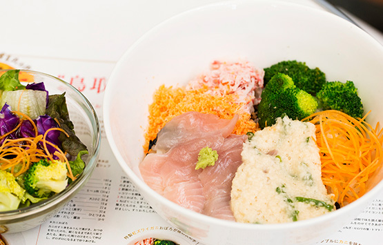 「紅ズワイガニたっぷり!まるごと鳥取丼」